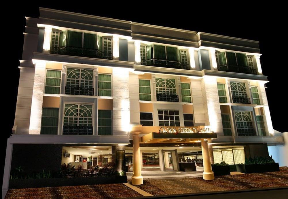 クラウン リージェンシー ホテル マカティ マニラ市 エクステリア 写真