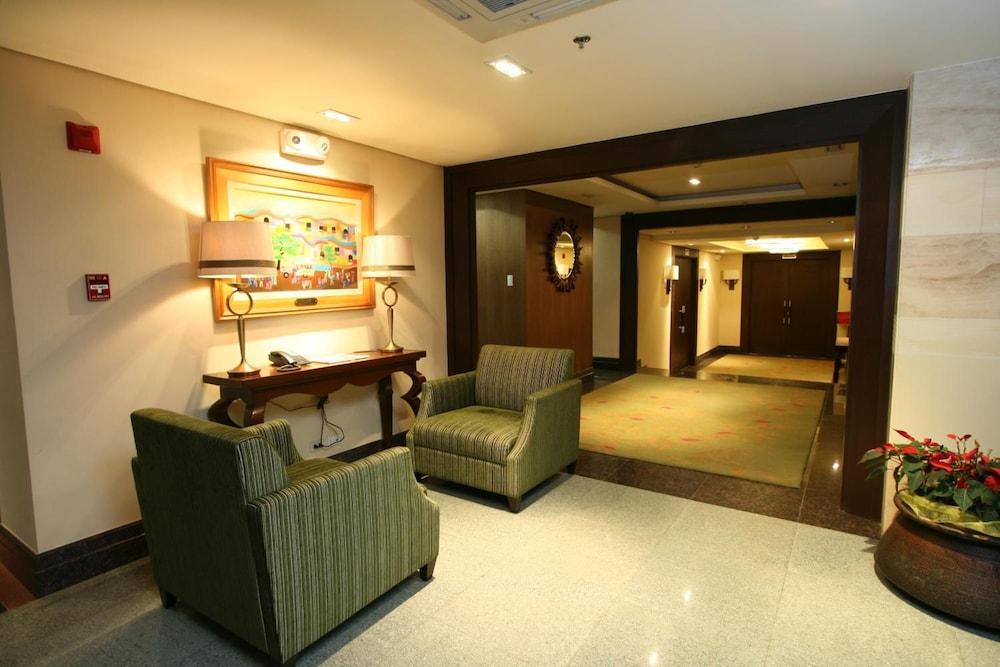 クラウン リージェンシー ホテル マカティ マニラ市 エクステリア 写真